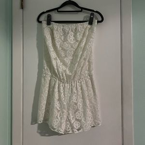Lilly Pulitzer - Ivory cotton lace romper - Size Medium